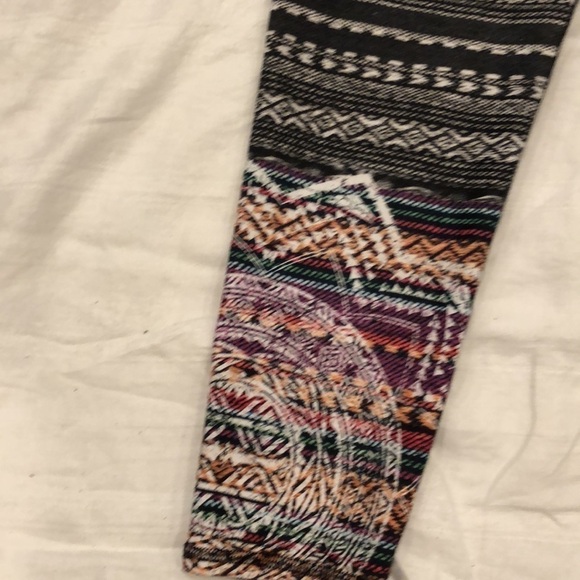 Evolution and Creation Mandala Yoga Workout Leggings Capri Size Medium - Picture 2 of 5